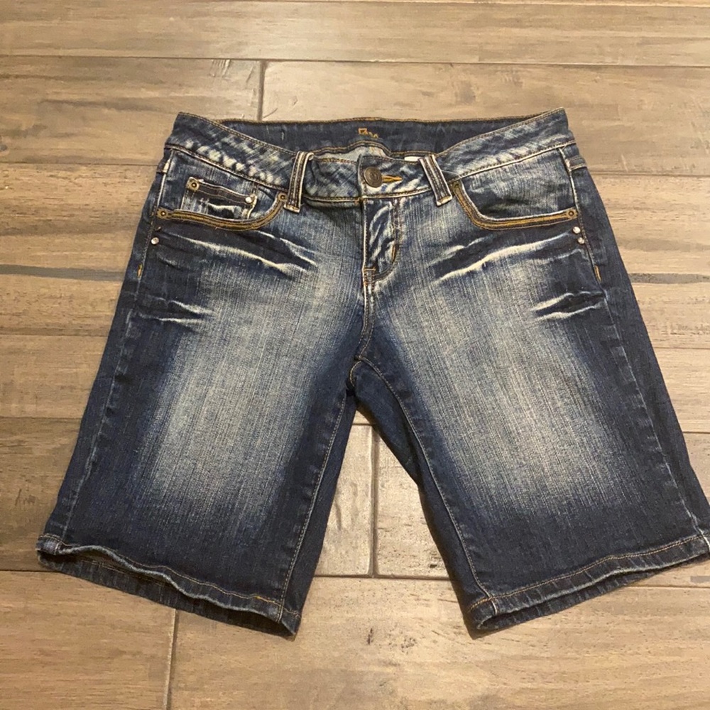 Z Co. Premium Embellished Bermuda Shorts Size 9